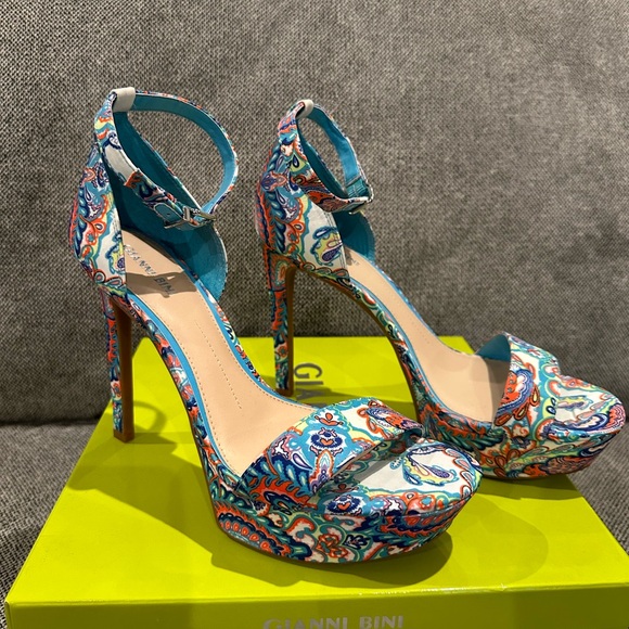 Gianni Bini size 10 blue paisley platform stilettos - Picture 4 of 6